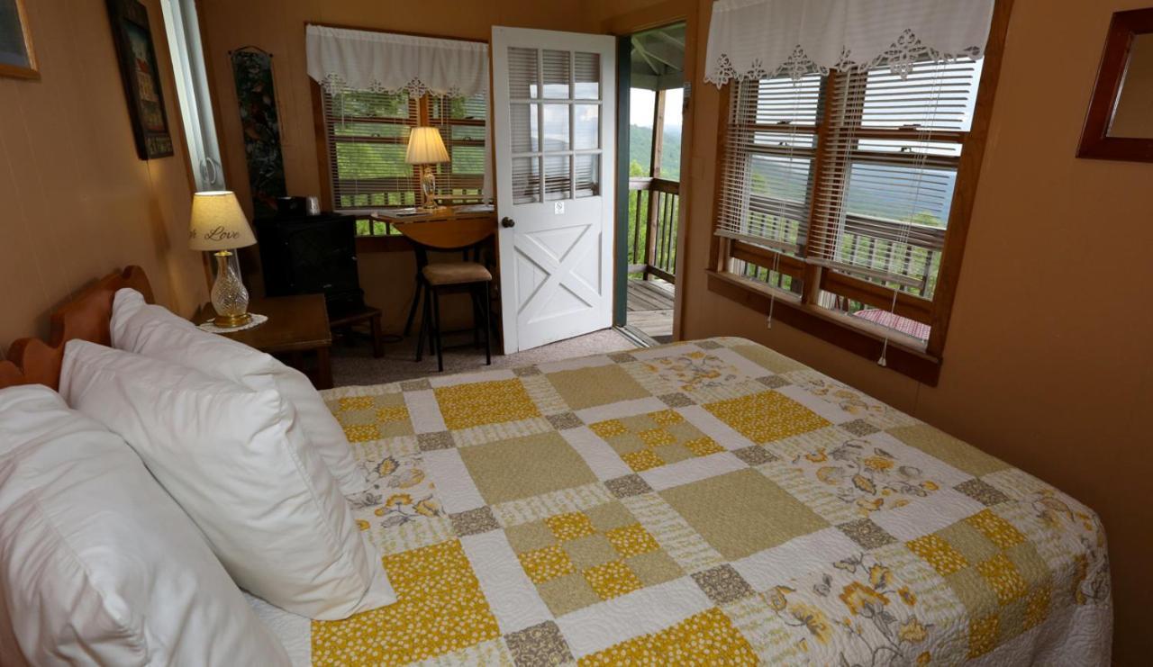 Alpine Inn Little Switzerland Экстерьер фото